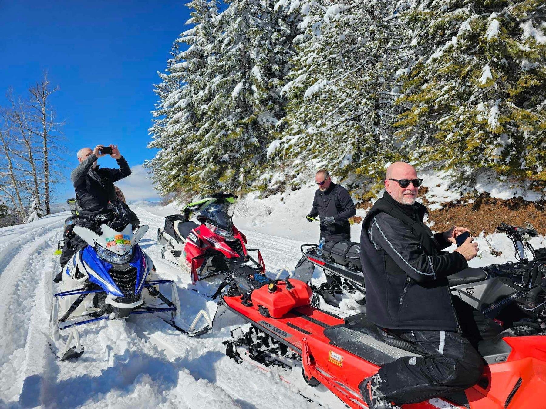 Snowmobiling_Western_USA-1800