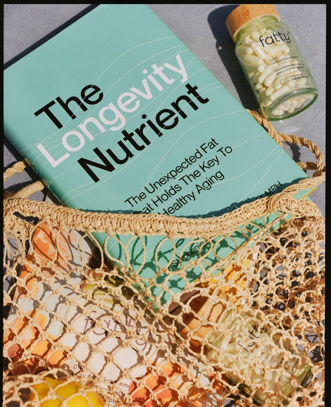 fatty15-The-Longevity-Nutrient-Book-in-Beach-Bag-1800