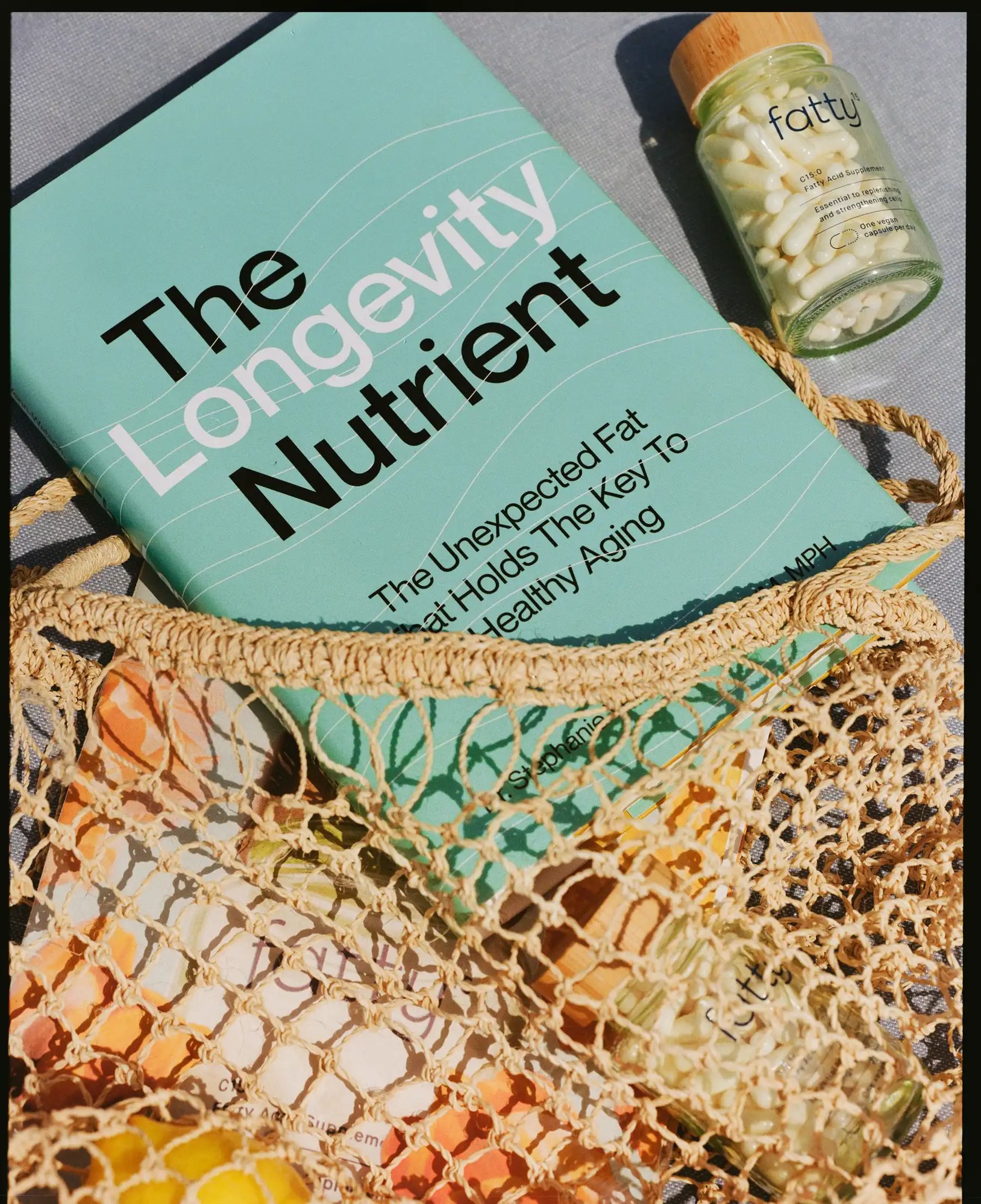 fatty15-The-Longevity-Nutrient-Book-in-Beach-Bag