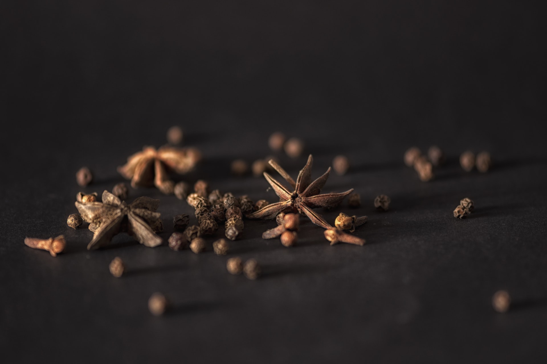 johanneke-kroesbergen-kamps-odEUcnnqCHo-Cloves_unsplash